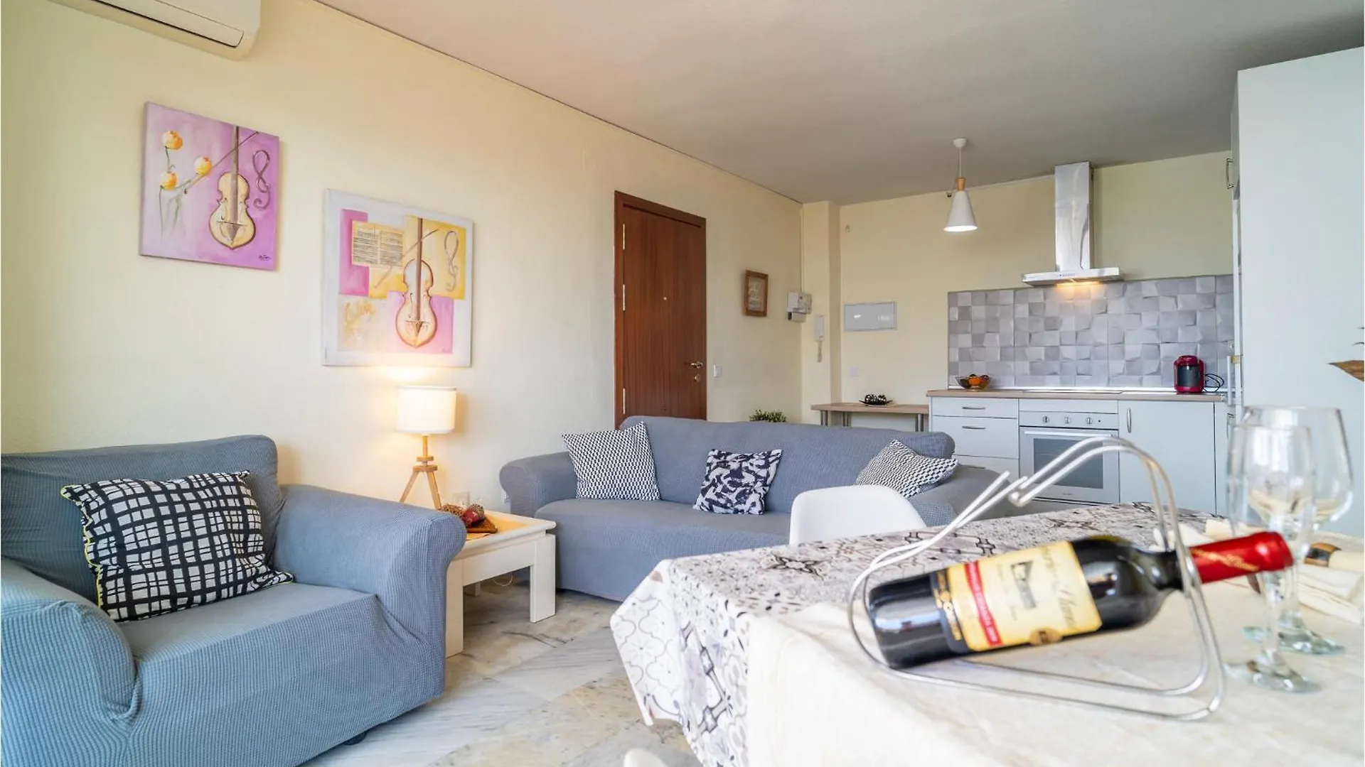 Stunning Apartment In בנאלמדנה