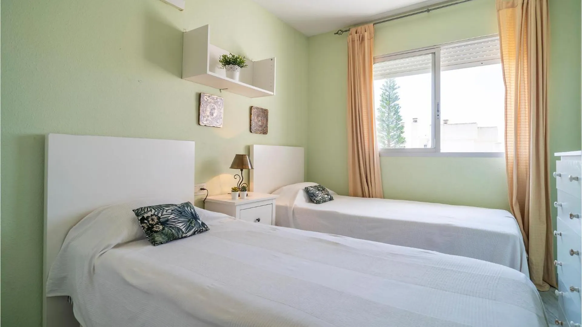 Stunning Apartment In 베날마데나코스타