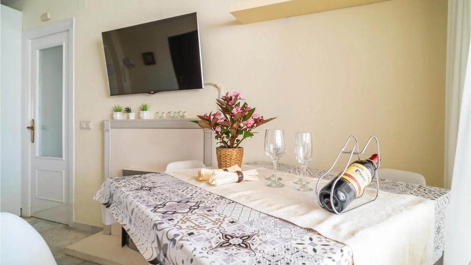 Stunning Apartment In 베날마데나코스타 0*,  스페인